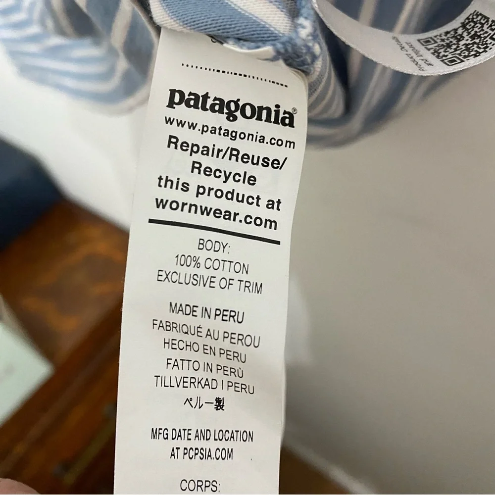 Patagonia Men's Polo Shirt Medium Blue and White Stripes Cotton preppy Casual - Picture 6 of 6